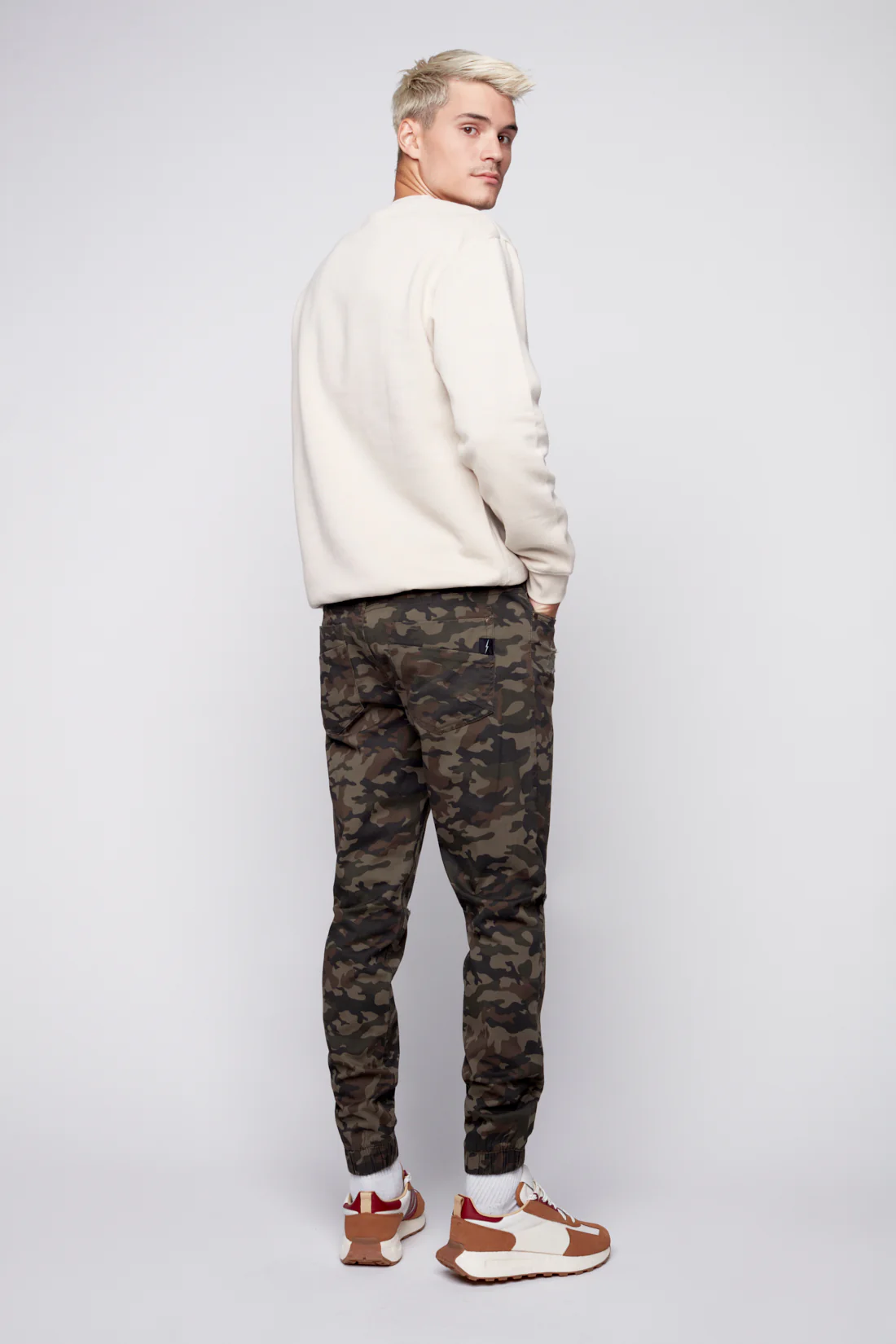 JAGGER - Distressed 5 Pocket Twill Classic Jogger - Camo - Image 3
