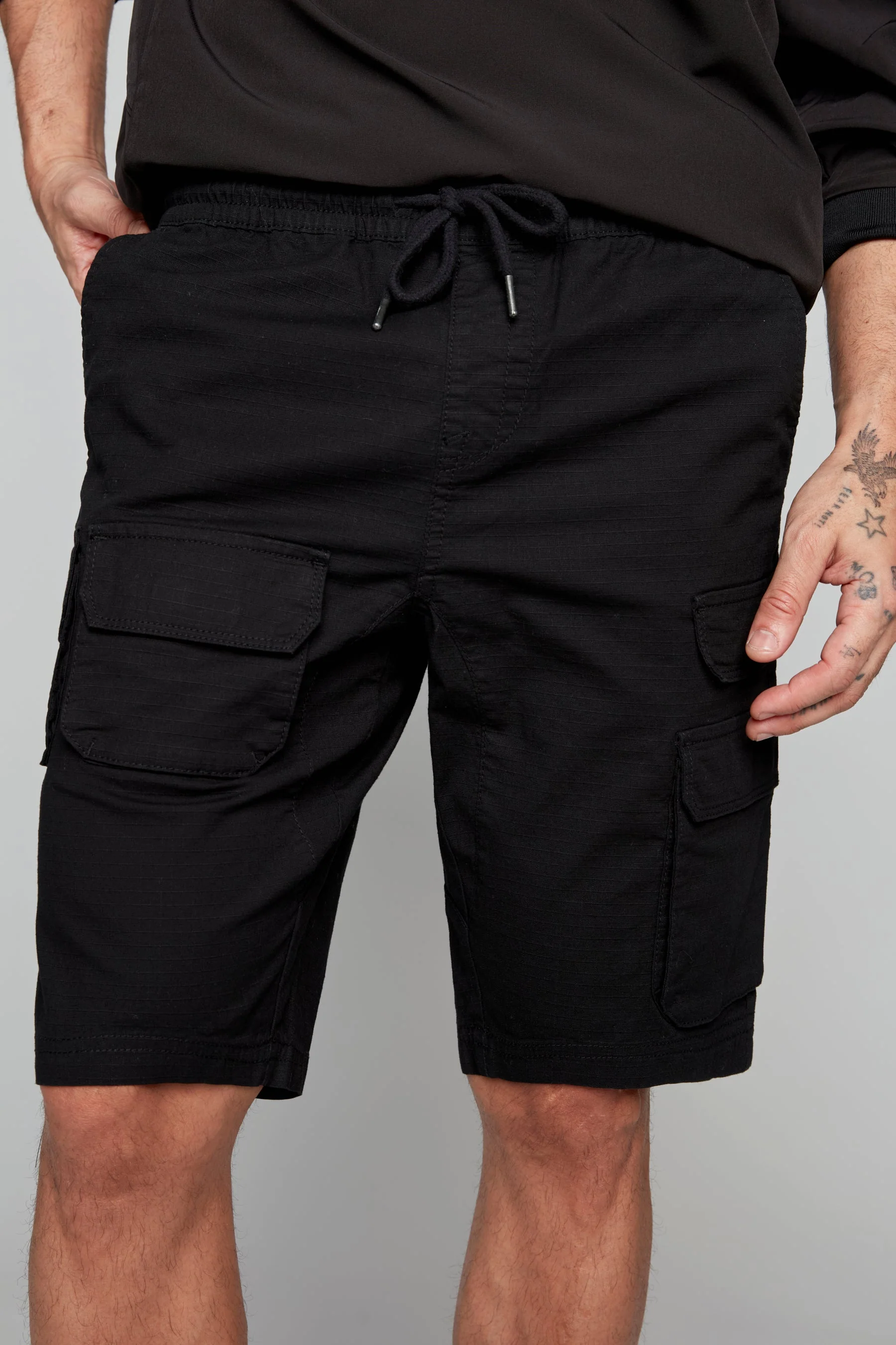 JUDE - Mens Multi Cargo Ripstop Shorts - Black - Image 4