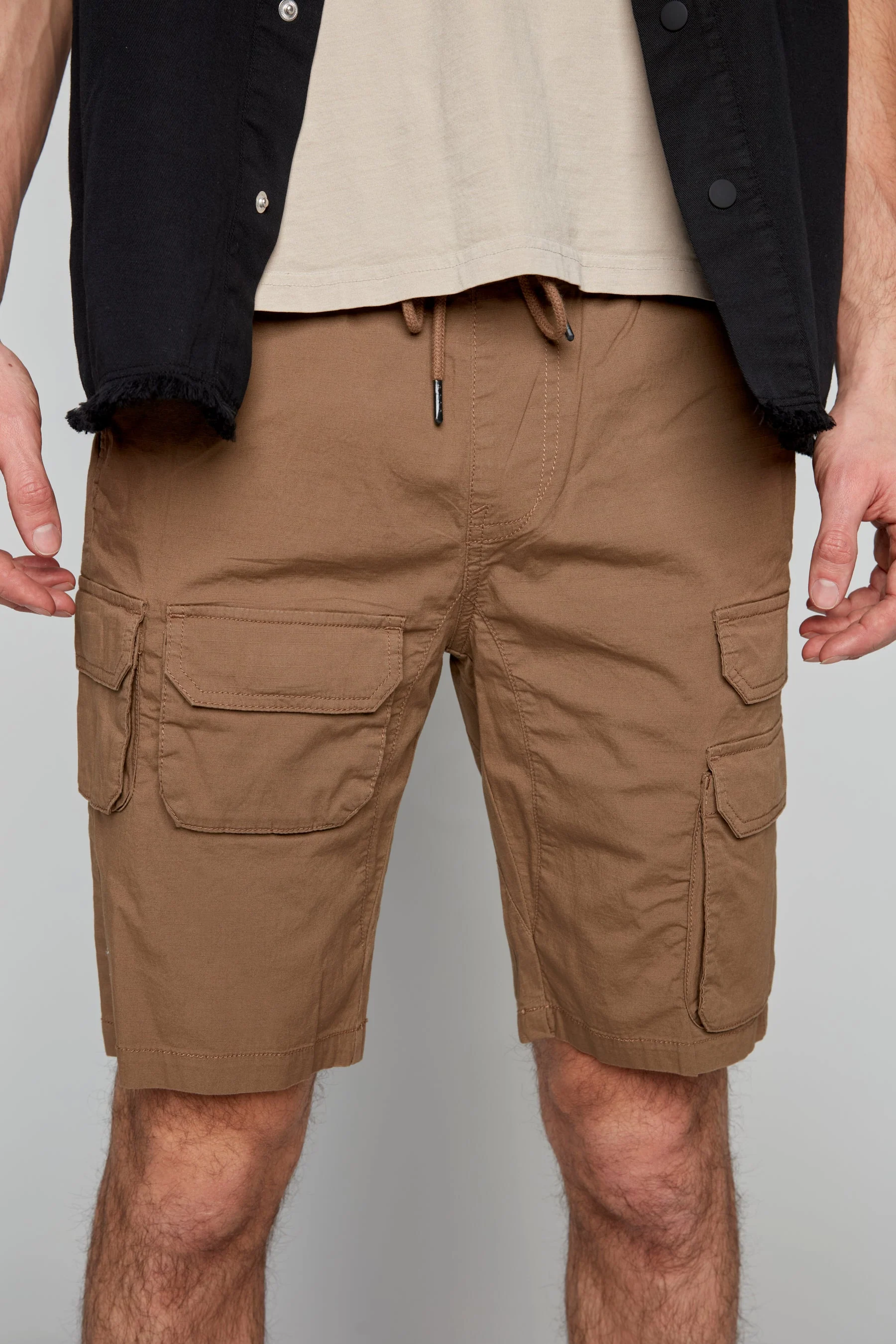 JUDE - Mens Multi Cargo Ripstop Shorts - Tobacco - Image 4