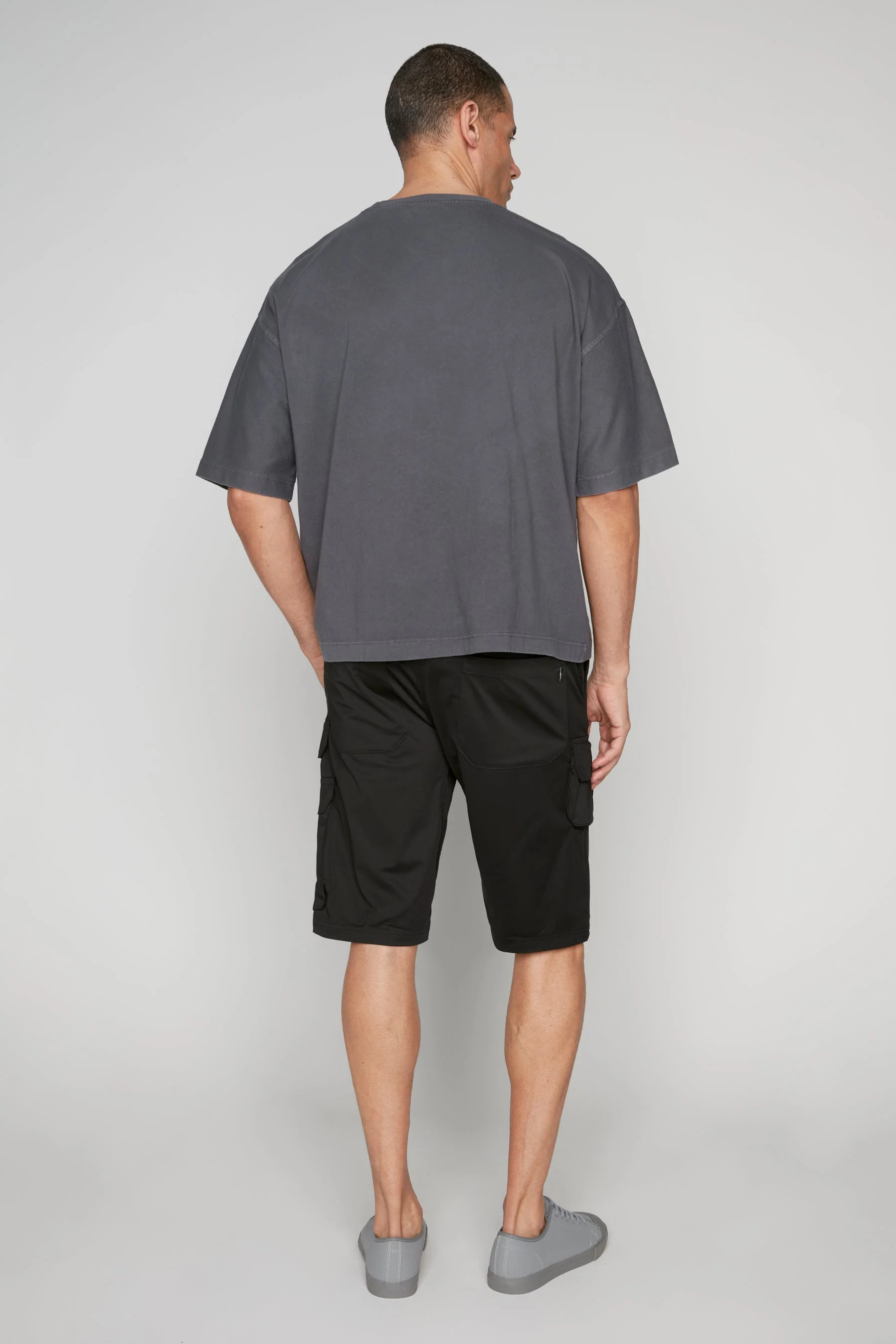 JUDE - Mens Multi Cargo Shorts - Black - Image 2