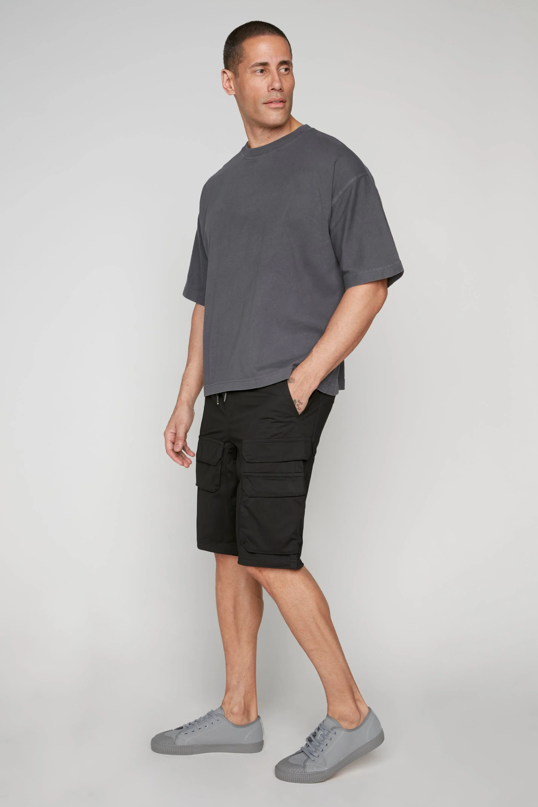 JUDE - Mens Multi Cargo Shorts - Black - Image 3