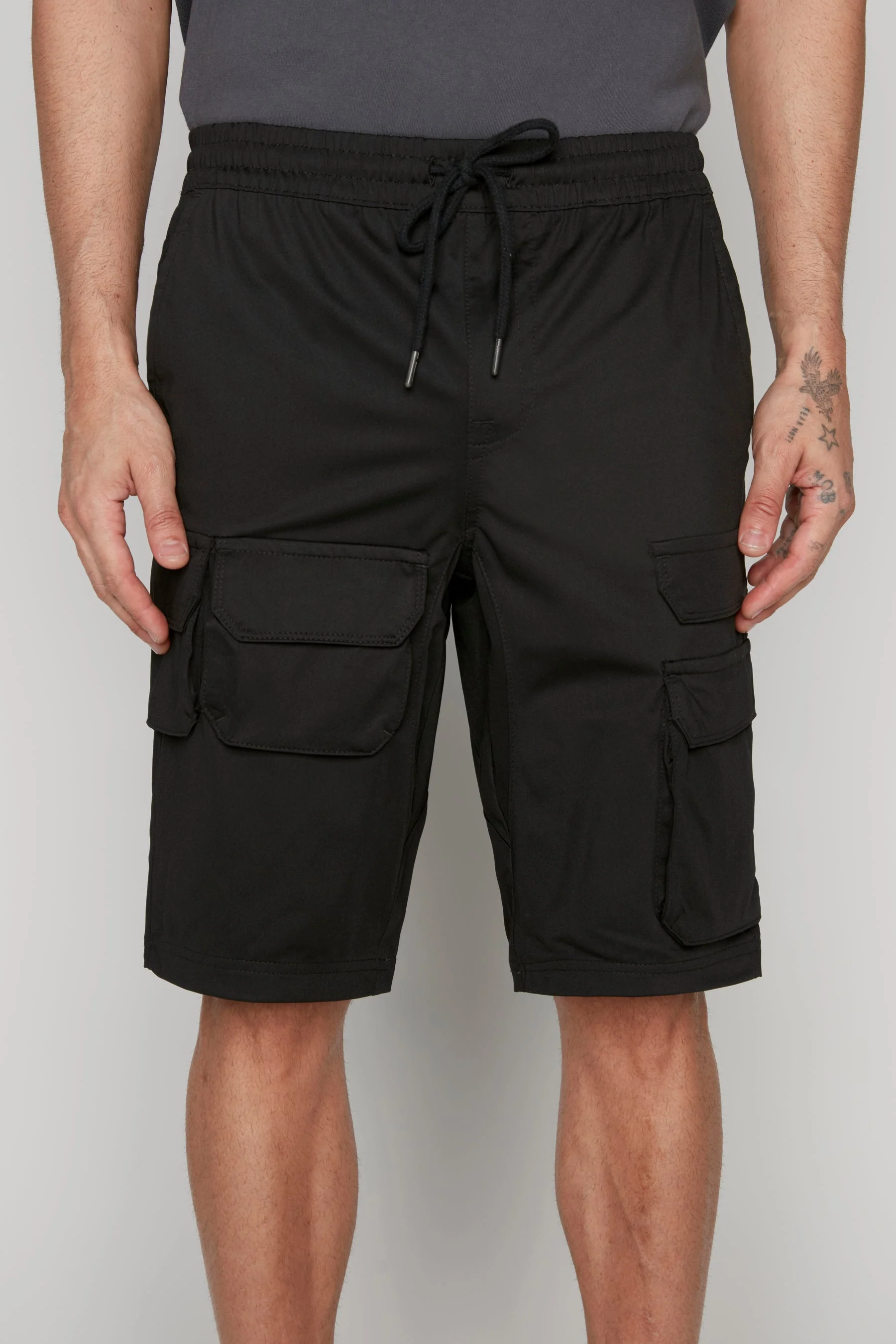 JUDE - Mens Multi Cargo Shorts - Black - Image 4