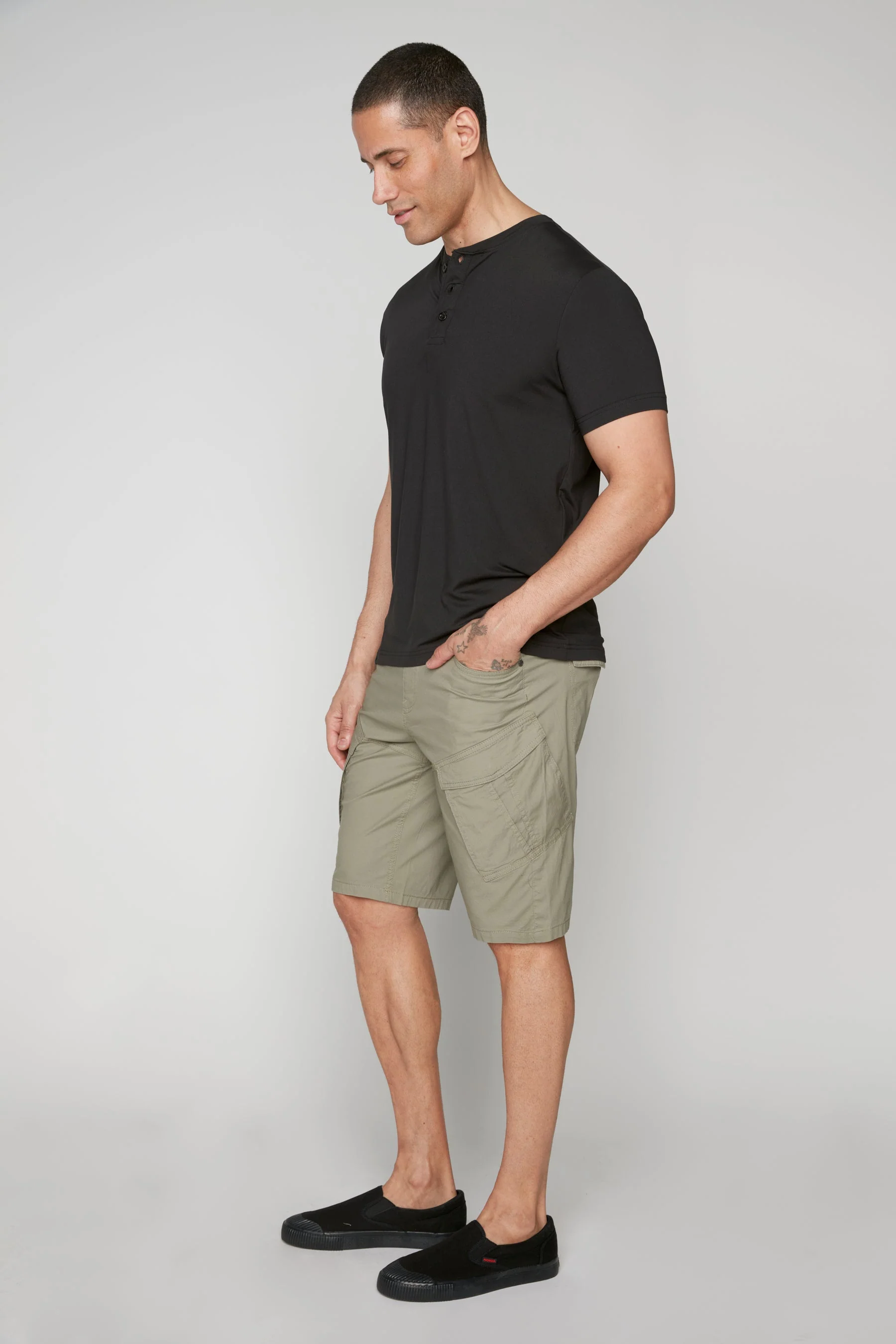 KRAVITZ - Mens 5-Pockets Pull-On Cargo Poplin Shorts - Light Olive - Image 3