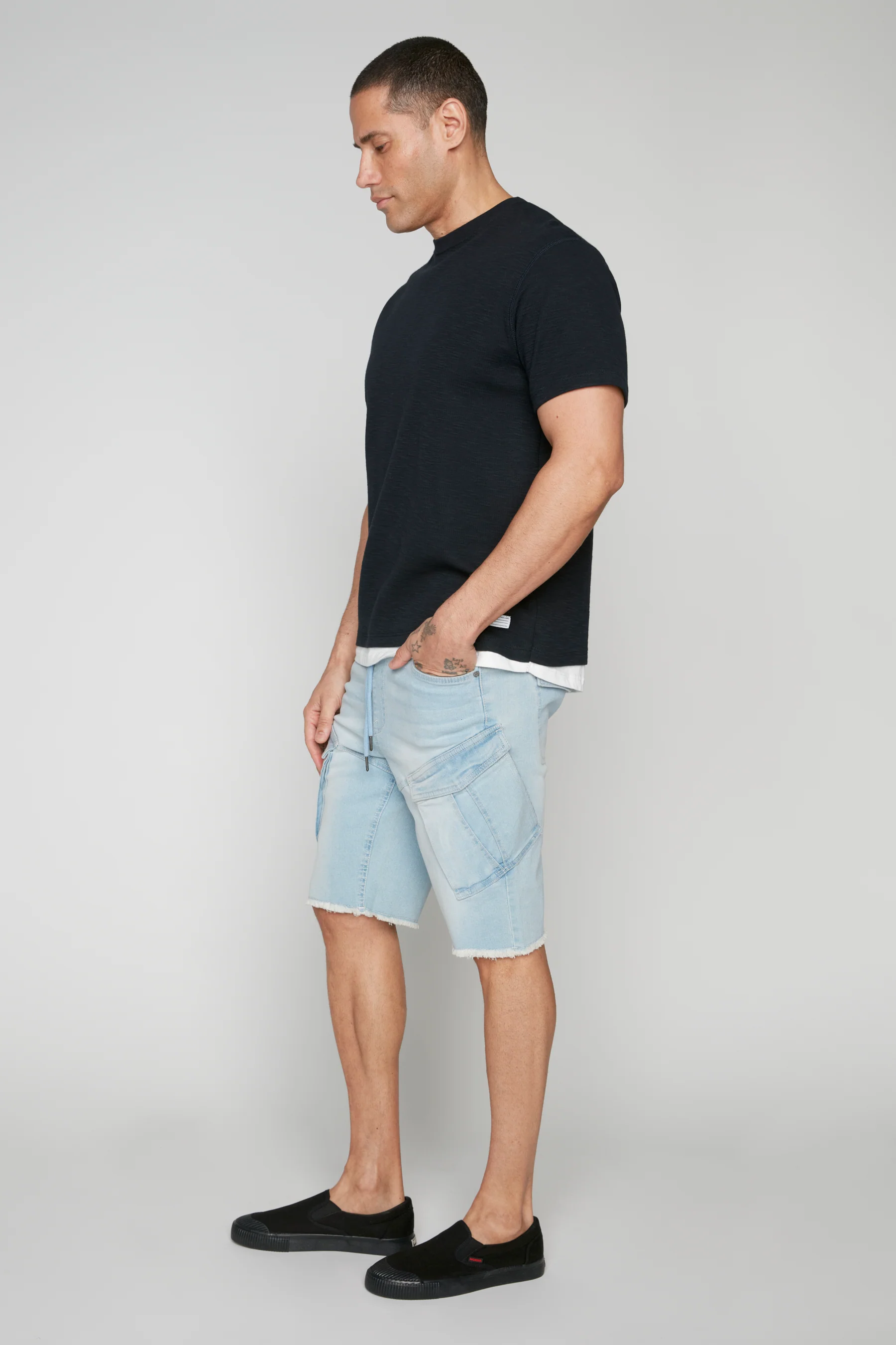 KRAVITZ - Mens Shorts With Bellowed Cargo pockets - Blue Bleach - Image 3