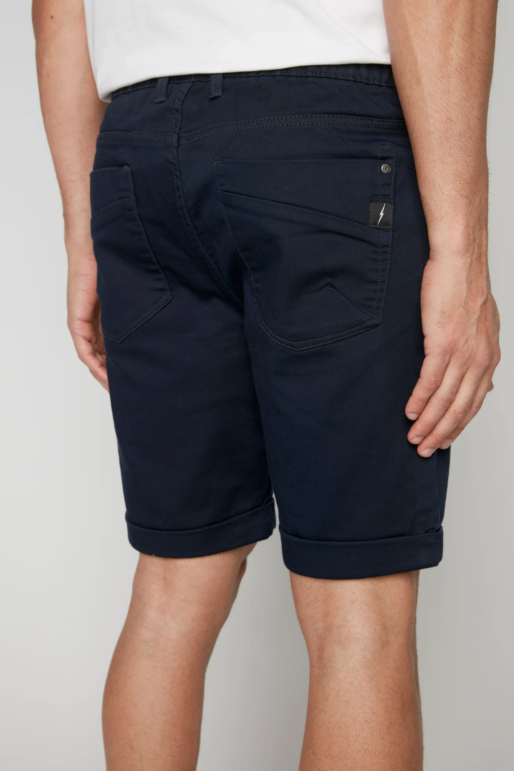 LENNON - Mens Rolled Up Shorts - Navy - Image 5