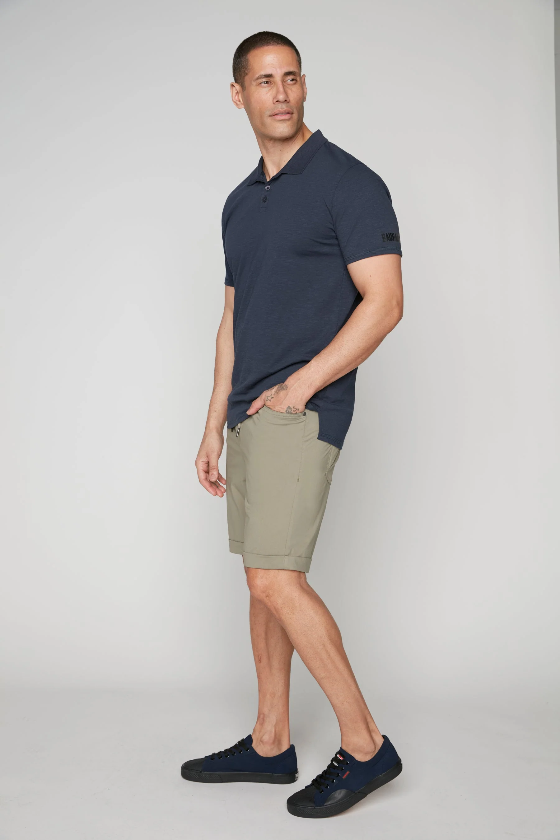 LENNON - Mens Rolled Up Shorts with Cool Stretch - Light Olive - Image 3