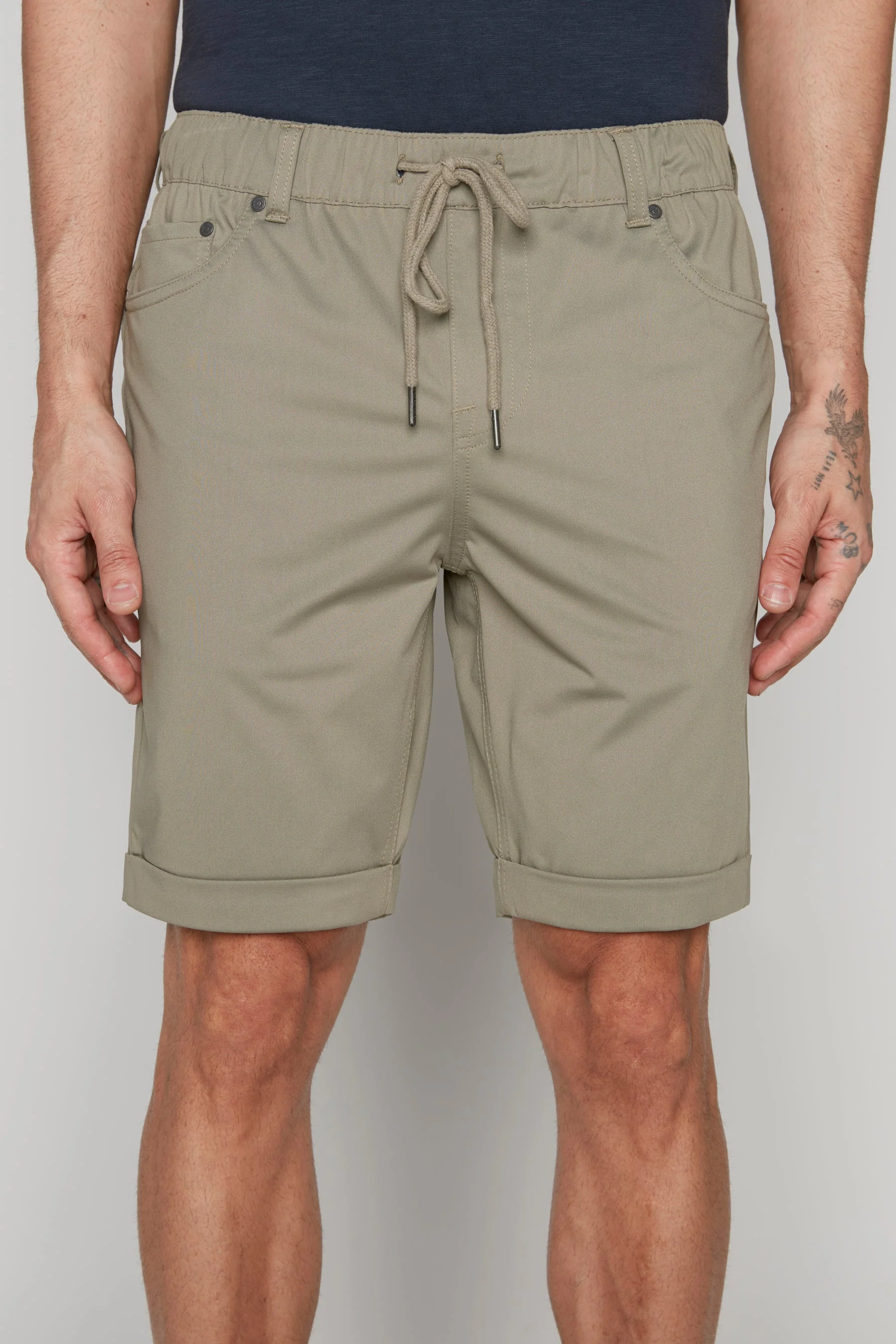 LENNON - Mens Rolled Up Shorts with Cool Stretch - Light Olive - Image 4